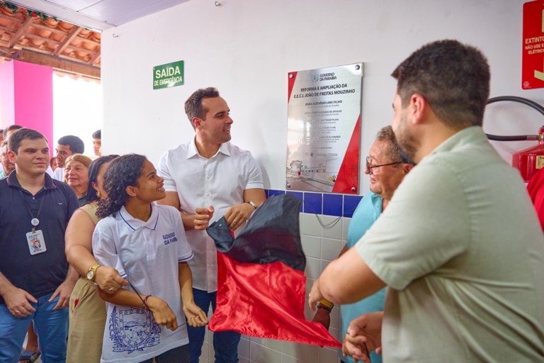 Governador em exercício entrega escolas integrais em Sertãozinho e Serra da Raiz