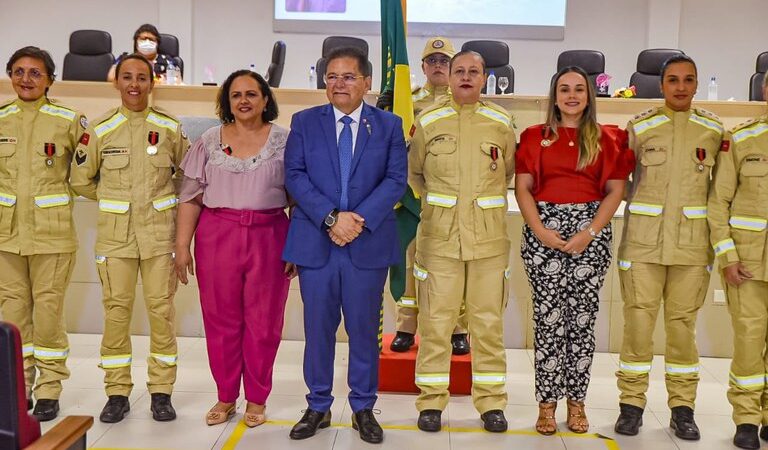 Governador em exercício Adriano Galdino participa do I Simpósio de Proteção aos Direitos da Mulher do Corpo de Bombeiros