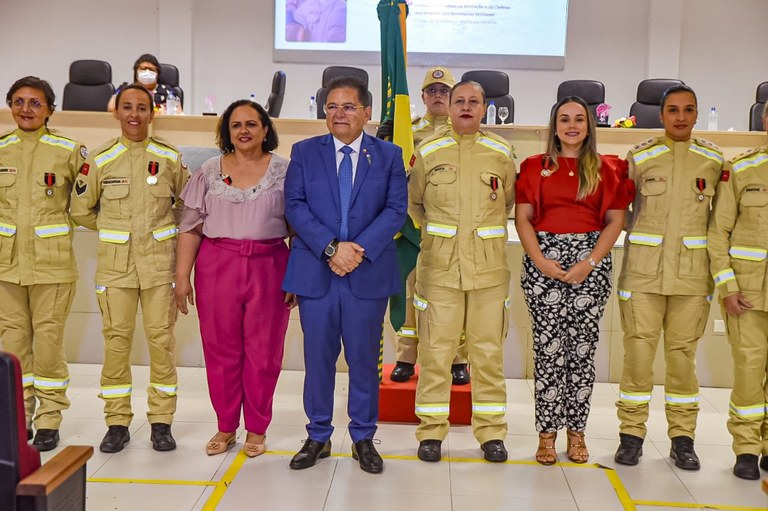 Governador em exercício Adriano Galdino participa do I Simpósio de Proteção aos Direitos da Mulher do Corpo de Bombeiros