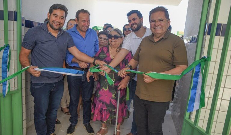 Adriano Galdino participa de inauguração de escola no Sítio Assentamento de Poços, em Teixeira