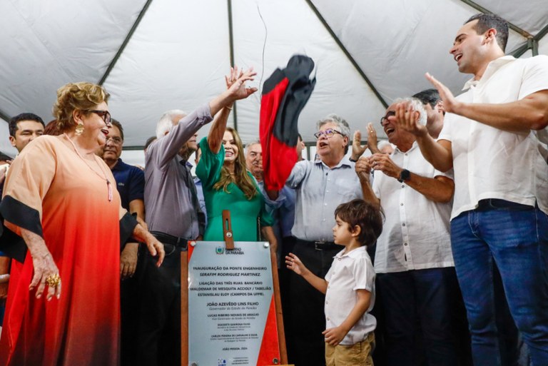 João Azevêdo entrega Ponte das Três Ruas e destaca importância da obra para a melhoria da qualidade de vida dos moradores de João Pessoa