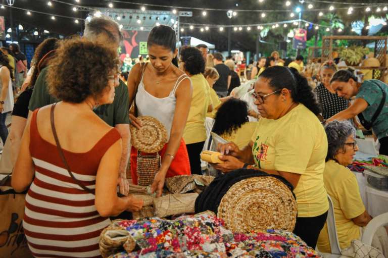 Feira de Artesanato do Ceará reúne peças de artesãos de todo o estado, em Fortaleza