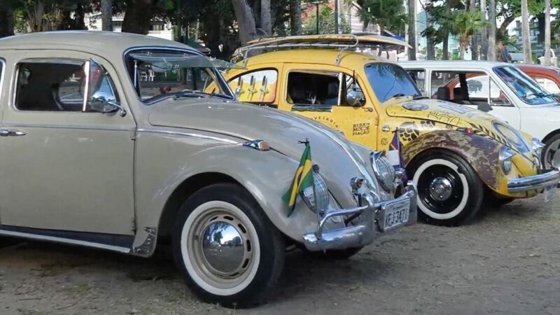 Com mais de 270 carros, Praça do Carmo, em Olinda, recebe o 16º Encontro Nordestino de Fusca