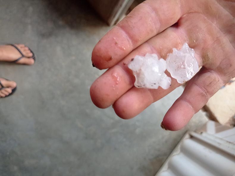 Chuva de granizo surpreende moradores das cidades de Paulistana e Acauã