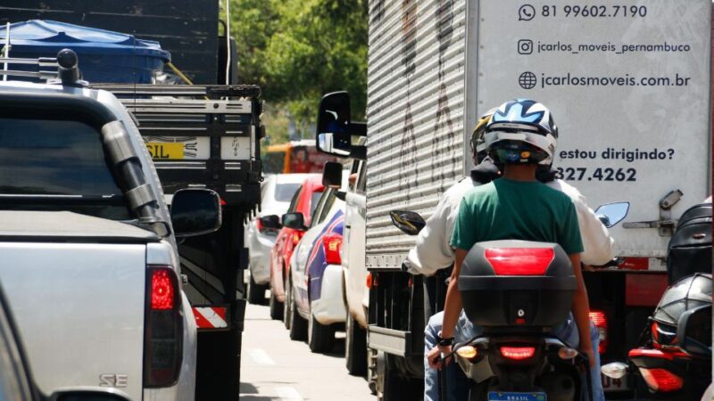 Trânsito do Recife receberá 25% a mais de carros com volta às aulas