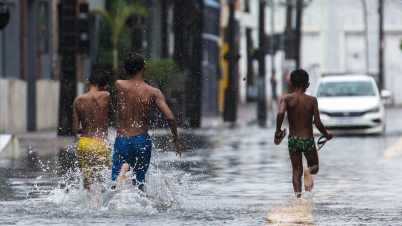 Fortaleza tem tendência de quadra chuvosa ‘normal a acima da média’ e Prefeitura anuncia ações preventivas