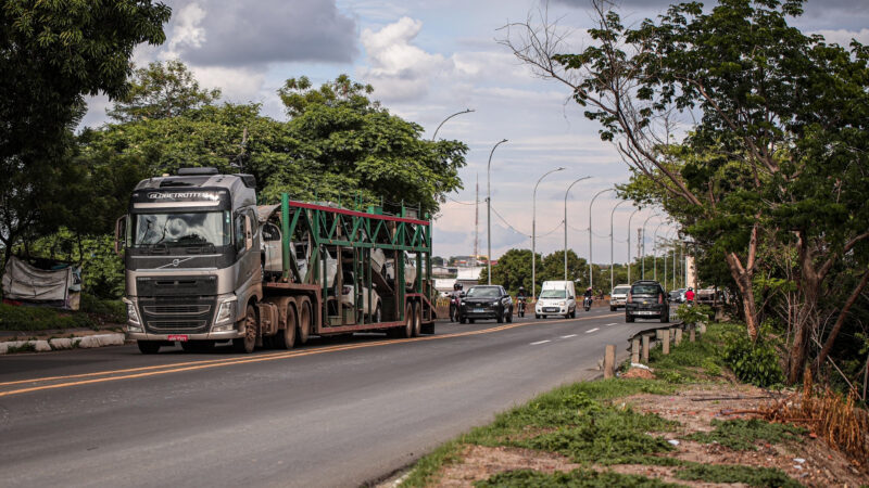 Chuva aumenta erosão no aterro próximo à Ponte do Tancredo Neves