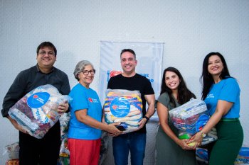 Paulo Dantas entrega uma tonelada de alimentos ao Lar Batista Marcolina Magalhães