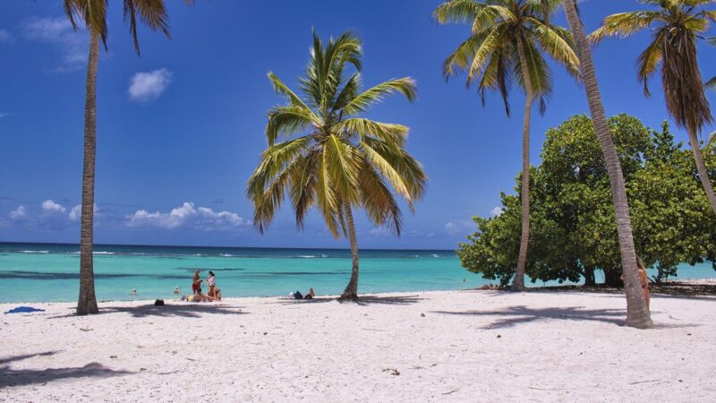 Cinco praias estão impróprias ao banho na Paraíba neste fim de semana