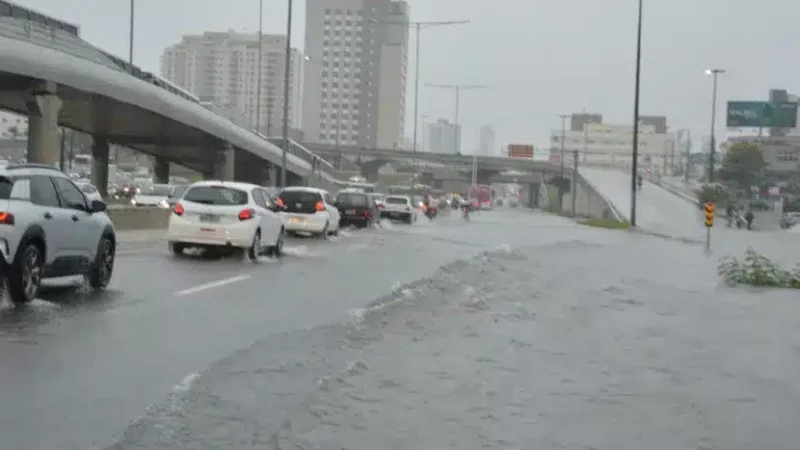 Inmet emite alerta laranja de chuvas intensas em todos os municípios do RN