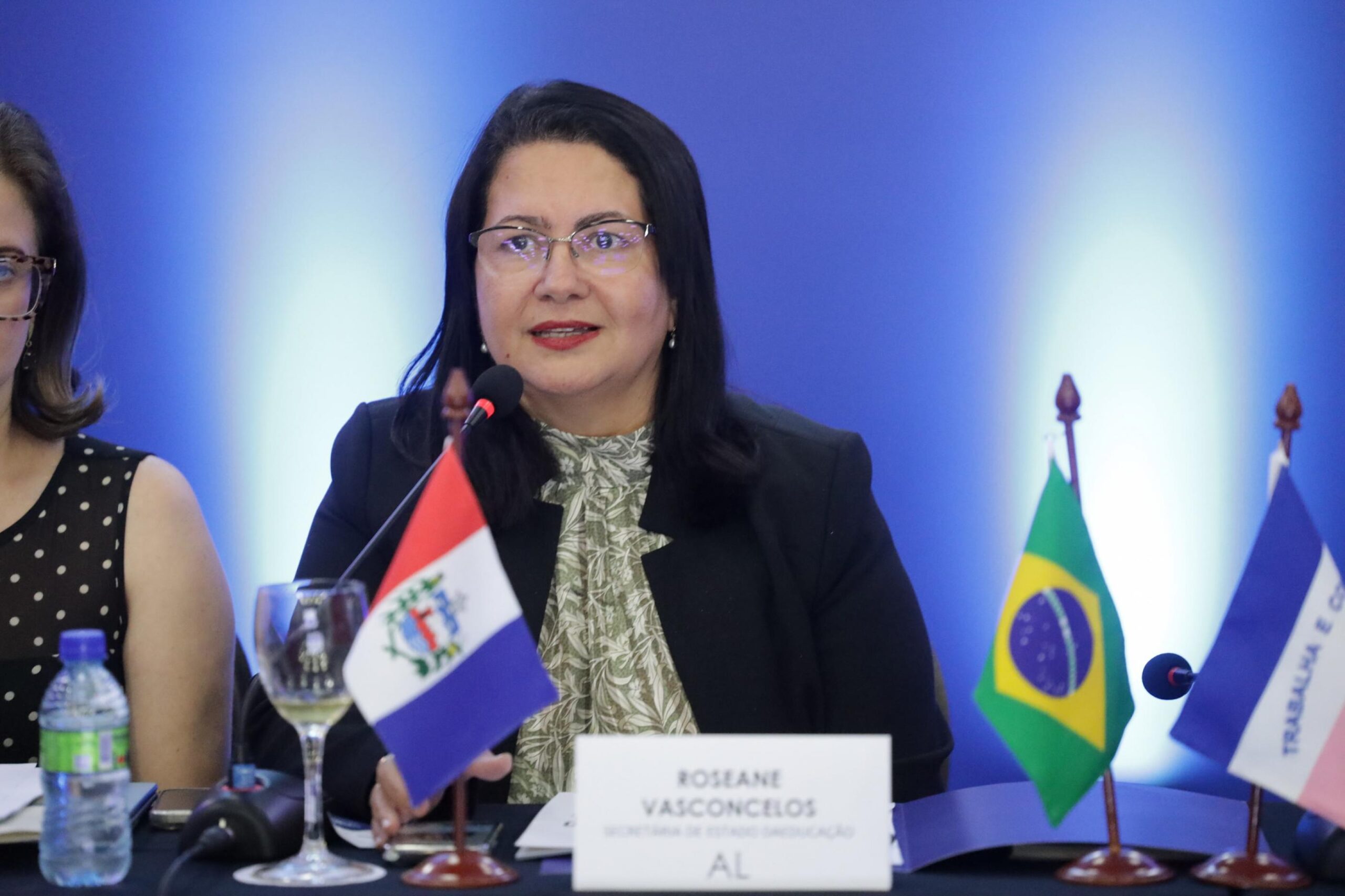 Secretária Roseane Vasconcelos debate financiamento da Educação em reunião do Consed