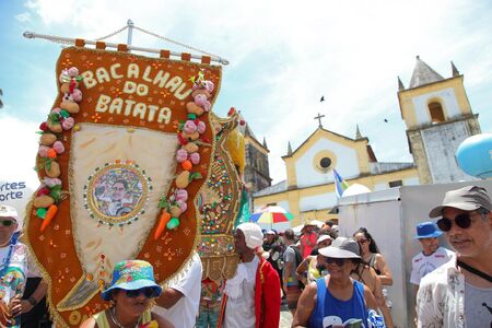 Bacalhau do Batata leva alegria e irreverência a foliões em Olinda