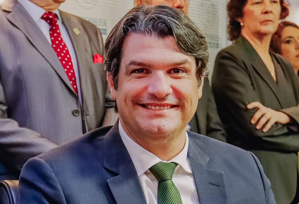 Leo Bezerra assume Prefeitura de João Pessoa durante viagem de Cícero Lucena a Portugal