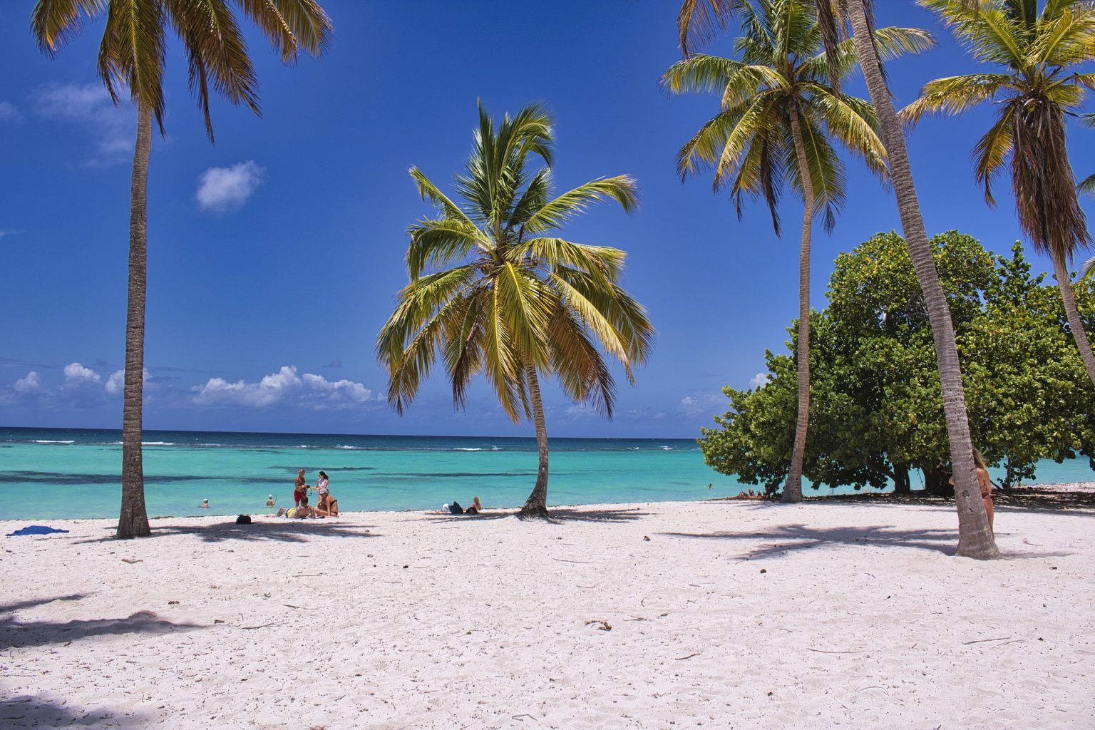 Seis trechos de praias estão impróprios ao banho na Paraíba