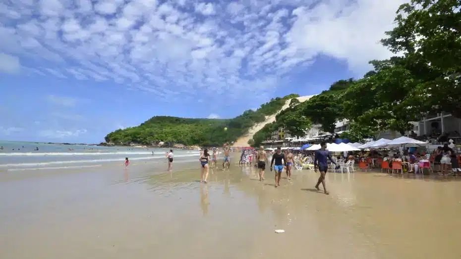 Praia de Ponta Negra é reconhecida como Patrimônio Natural e Turístico do RN