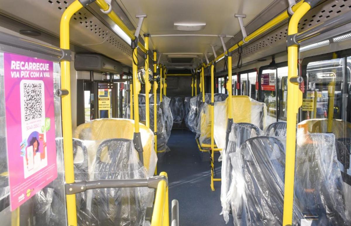 Prefeitura de Aracaju entrega dez novos ônibus com ar-condicionado e Wi-Fi