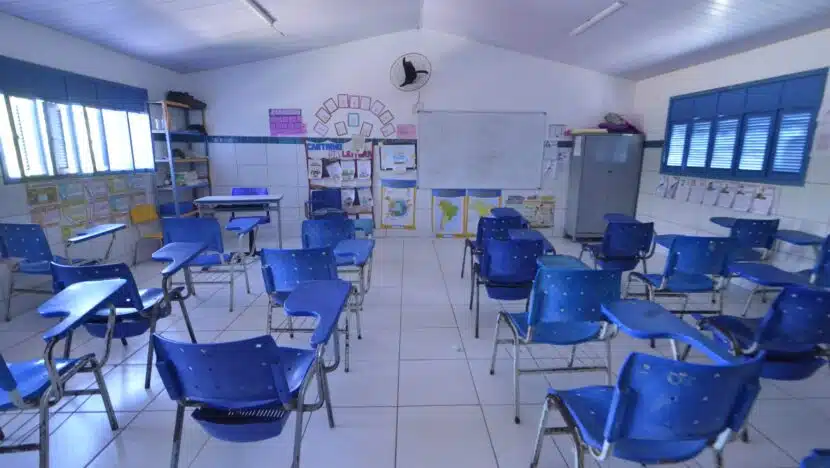 Vereador denuncia turmas sem aula há quatro meses em São Gonçalo