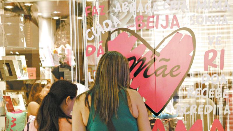 Dia das Mães deve movimentar R$ 422 milhões no comércio de Fortaleza, alta de 7,4%