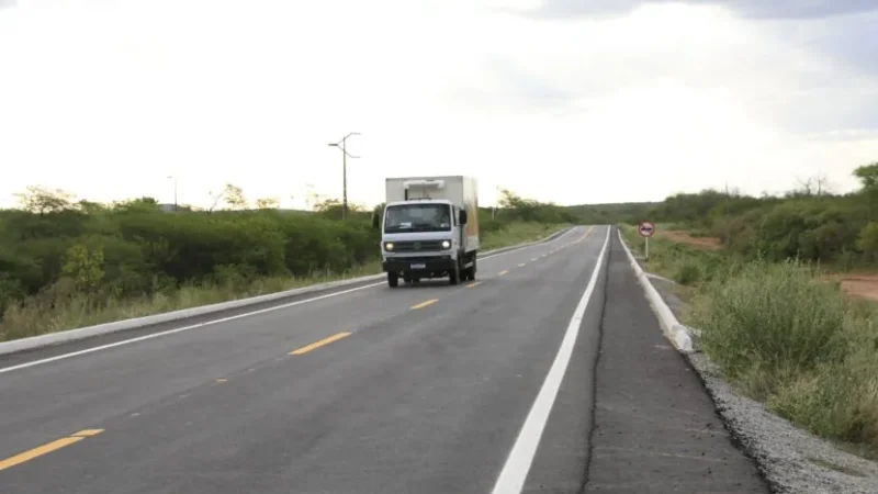 Governo do Estado entrega mais de 120 km de estradas restauradas na região Seridó