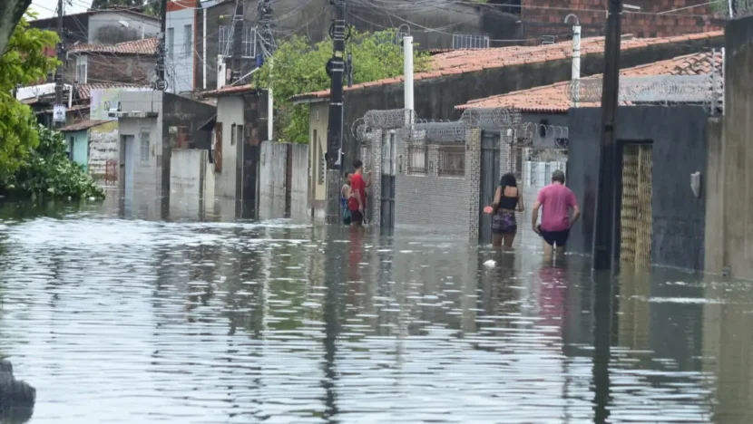 Famílias serão indenizadas após terem residências invadidas por lagoas de captação na zona Norte de Natal