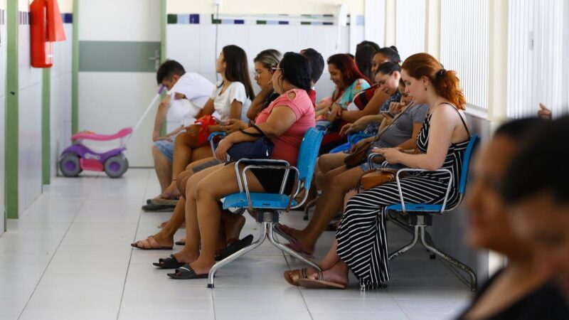 Da falta de remédio a atraso salarial: a crise na saúde de Fortaleza que levou à saída da secretária