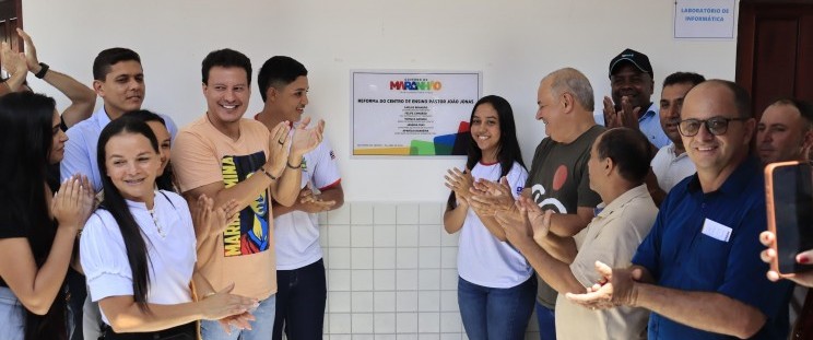 Vice-governador Felipe Camarão entrega escola revitalizada em São Pedro dos Crentes