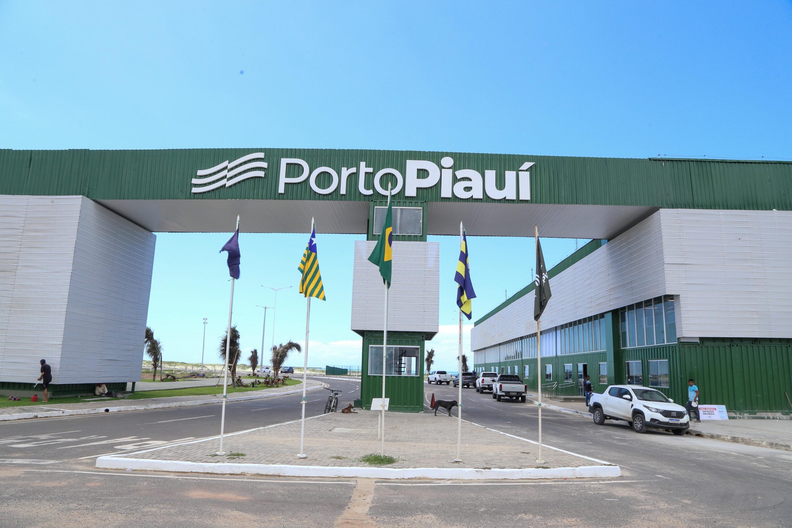 Porto Piauí terá mais R$ 7 bi em investimentos até 2030, afirma ministro Silvio Costa Filho durante seminário em Luís Correia