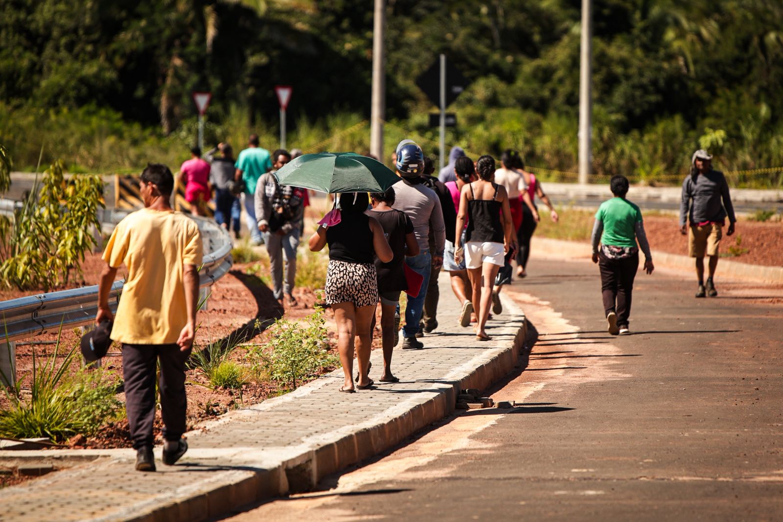 Mais de 130 famílias são retiradas de ocupação em terreno próximo à UFPI após ordem judicial