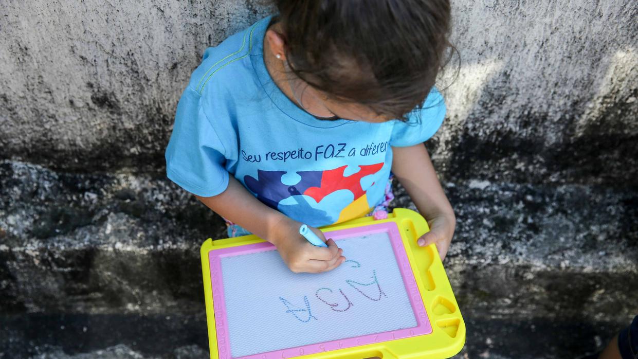52% dos autistas no CE são crianças ou adolescentes que vivem desafio de ter assistência e dignidade