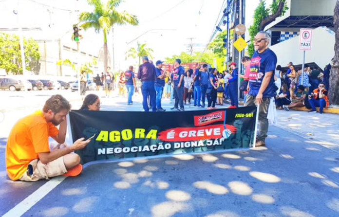 Servidores municipais do Recife mantêm greve geral após rejeitarem proposta do governo João Campos