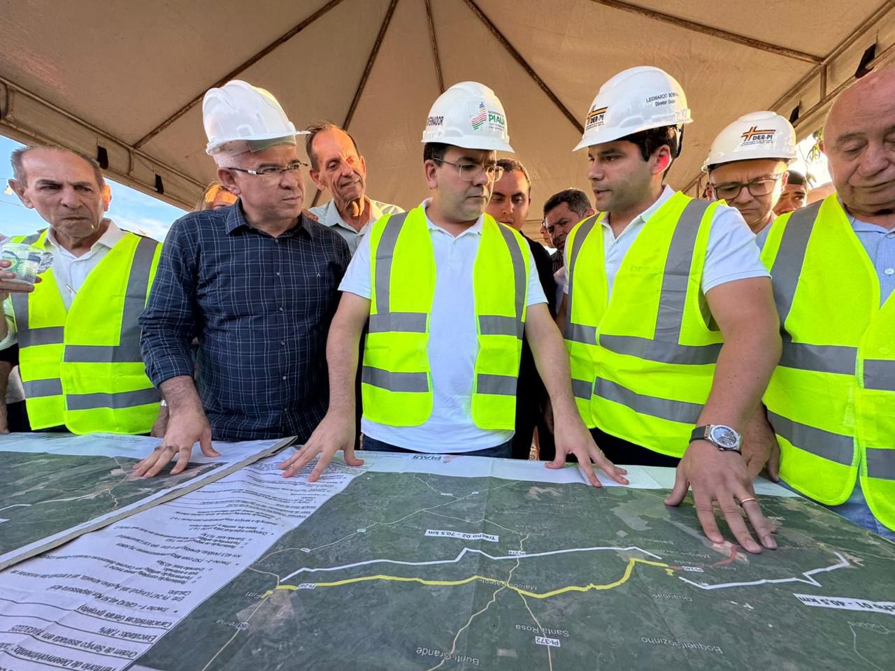 Governador Rafael e Leo Sobral visitam obras de rodovia com 111 km de extensão dos Cerrados