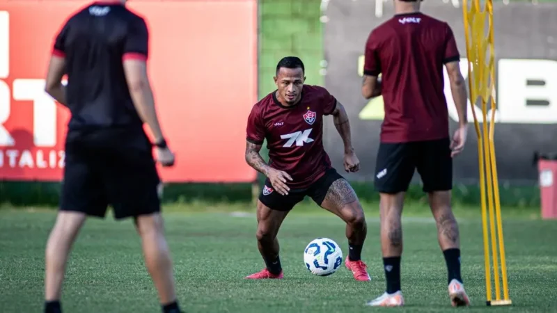 Vitória realiza treino técnico-tático em dois períodos e intensifica preparação para maratona de julho