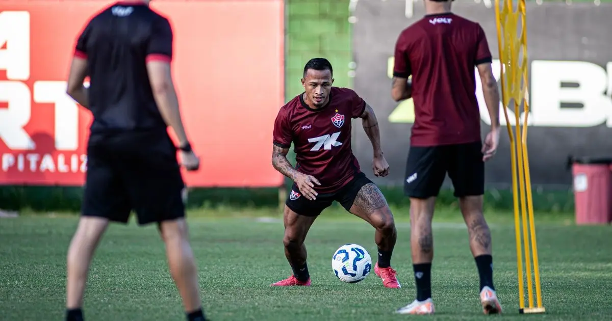 Vitória realiza treino técnico-tático em dois períodos e intensifica preparação para maratona de julho