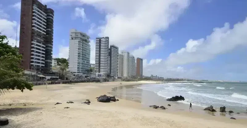 Cinco trechos de praias e rios estão impróprios para banho na Grande Natal, aponta boletim