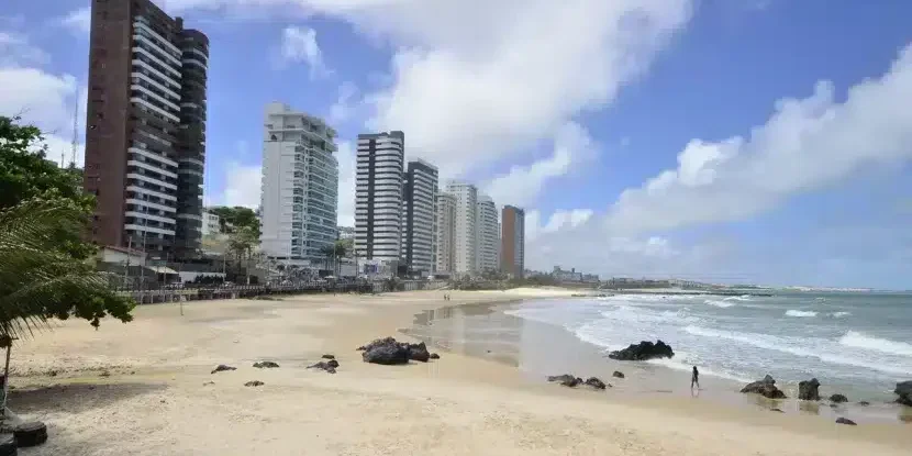 Cinco trechos de praias e rios estão impróprios para banho na Grande Natal, aponta boletim