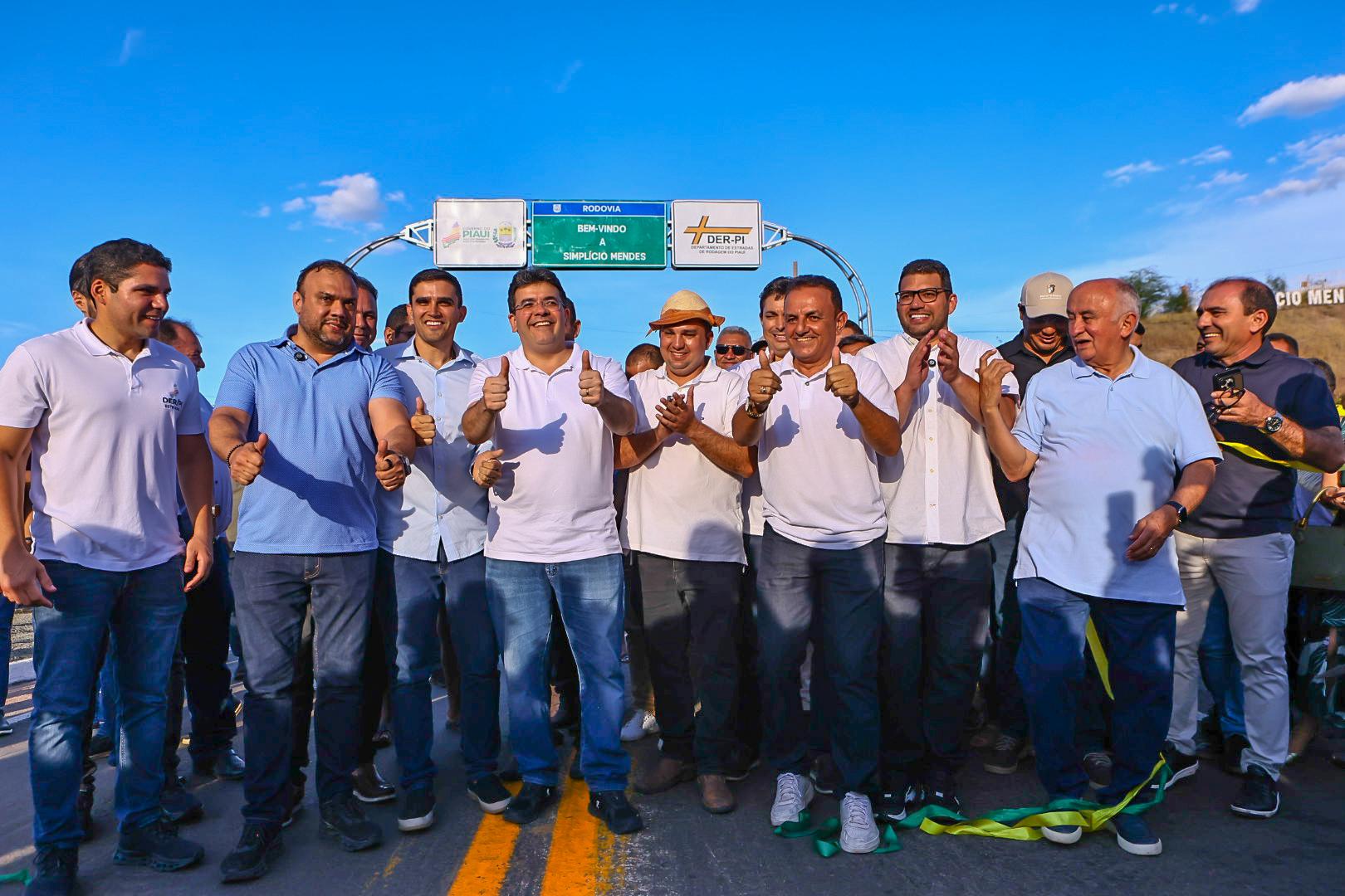 Governador inaugura pavimentação de rodovia de 101 km que liga Simplício Mendes, Colônia do Piauí e Oeiras