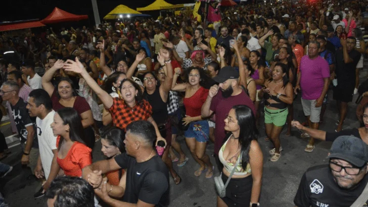 Comerciantes celebram vendas no primeiro dia do São João de Natal