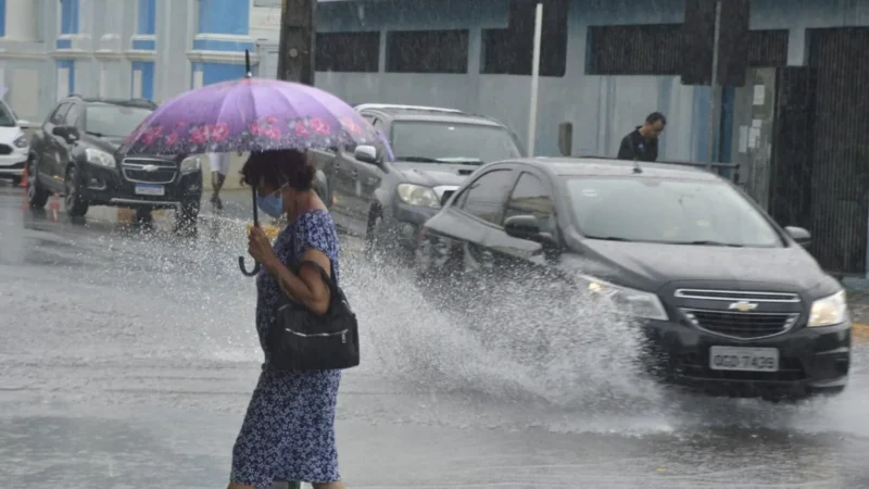 Inmet emite alerta de chuva para 13 cidades do RN, incluindo Natal e Parnamirim