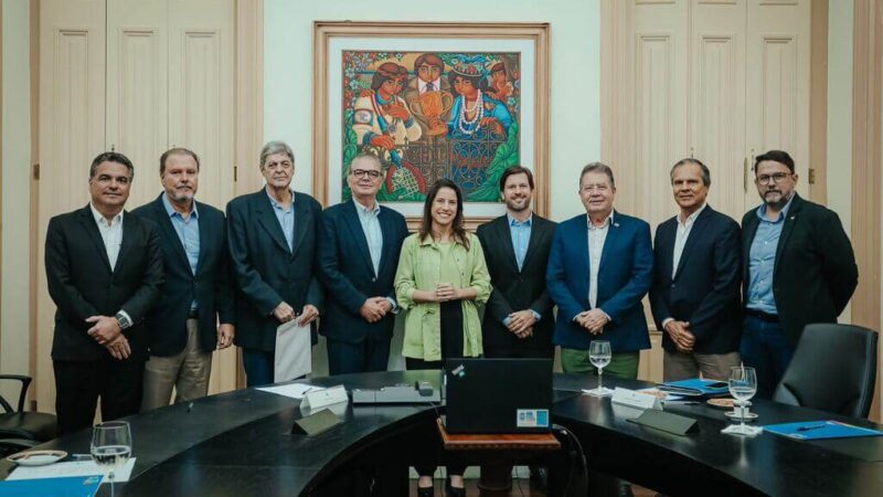 Raquel Lyra reúne setores para tratar de tarifaço dos EUA