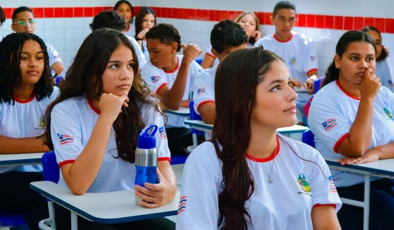 Mais de 280 mil estudantes voltam às aulas nesta segunda-feira nas escolas da rede estadual
