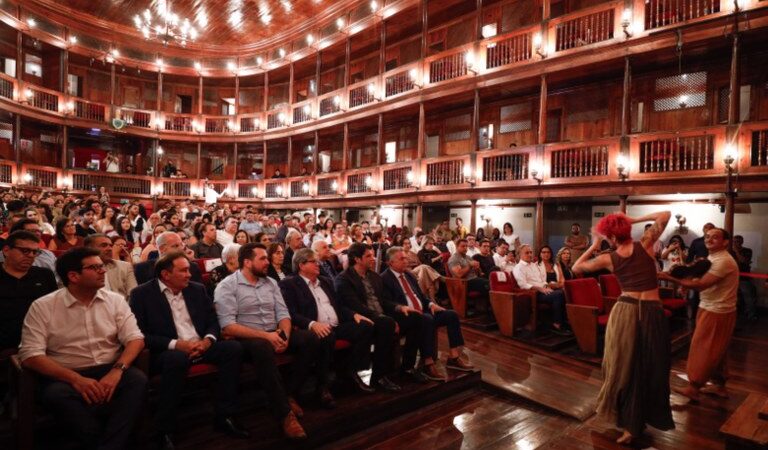 João Azevêdo entrega revitalização do Teatro Santa Roza e destaca importância da obra para o Centro Histórico de João Pessoa