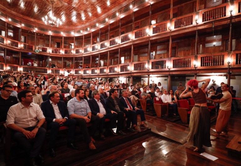 João Azevêdo entrega revitalização do Teatro Santa Roza e destaca importância da obra para o Centro Histórico de João Pessoa