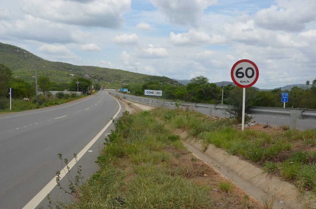 Pernambuco abre licitação para restaurar pavimento da PE-160; investimento é de R$ 50,3 milhões