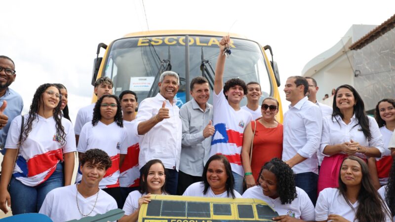 Em agenda regionalizada, governador entrega obras, equipamentos e assina pacote de obras para Adustina