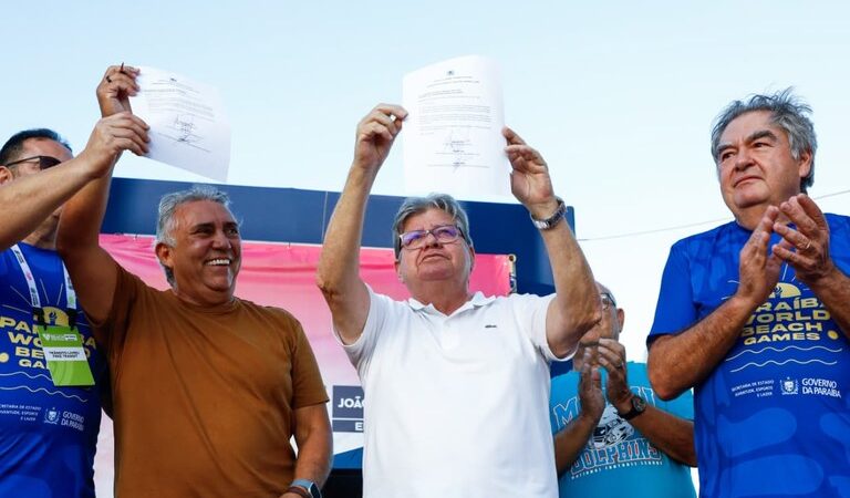 João Azevêdo prestigia Final do Circuito Mundial de Vôlei de Praia e confirma edição 2026 do Paraíba World Beach Games