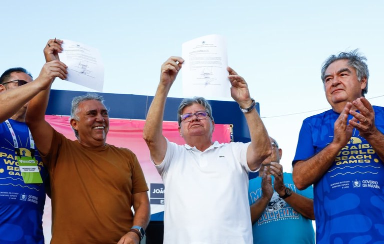 João Azevêdo prestigia Final do Circuito Mundial de Vôlei de Praia e confirma edição 2026 do Paraíba World Beach Games