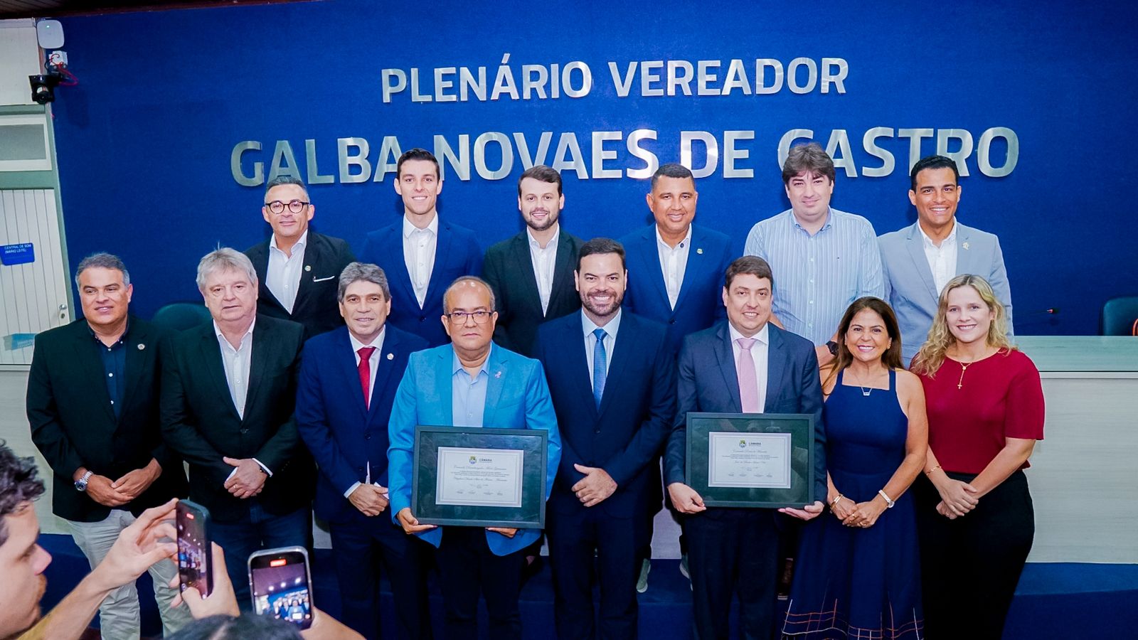 Câmara homenageia Claydson Mourinha e José Neto por contribuições ao Município de Maceió