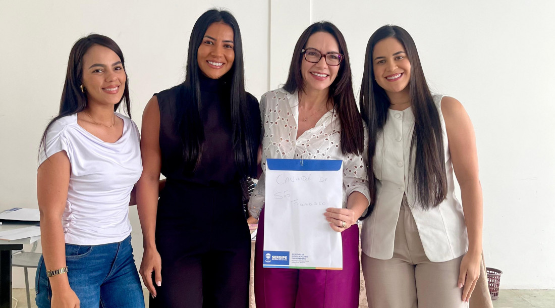 Governo do Estado entrega cartões CMais Mulher a municípios do sertão durante evento em Nossa Senhora da Glória