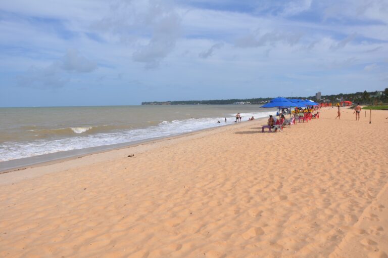 Paraíba tem três trechos de praias impróprios para banho neste fim de semana