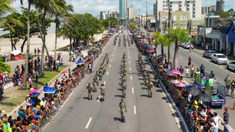 Desfile do 7 de Setembro reúne centenas de pessoas no Jaraguá